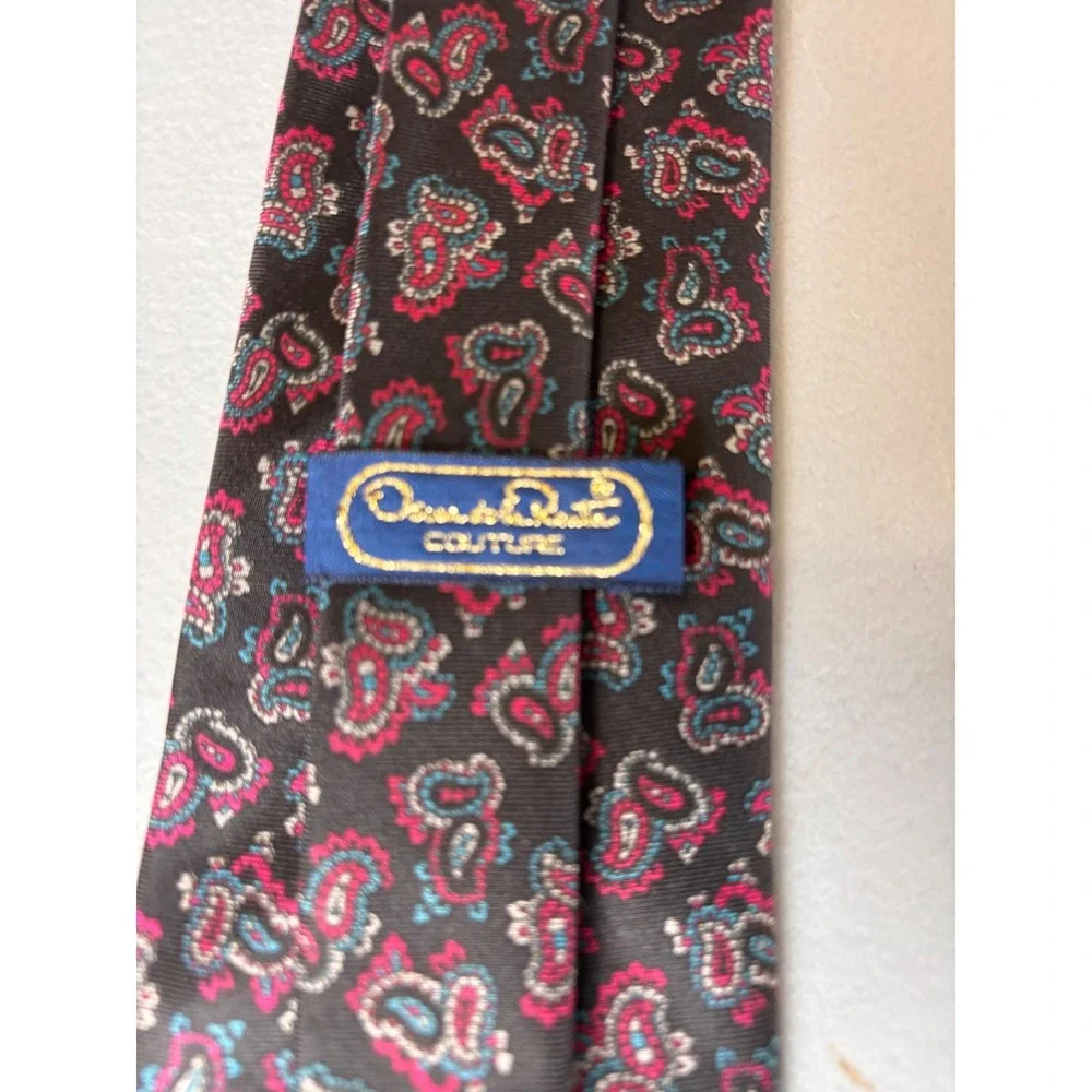 Oscar de la Renta Couture Mens Paisley Silk Tie Black Pink Blue Geometric Design